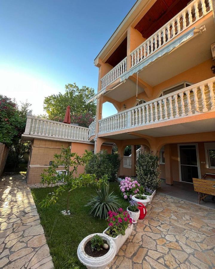 Apartments Montenegrina Ulcinj Exterior photo