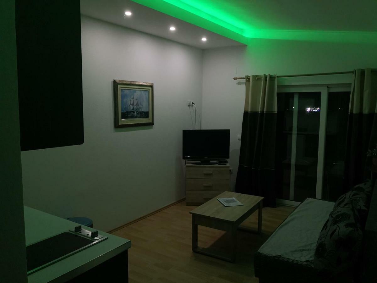 Apartments Montenegrina Ulcinj Exterior photo